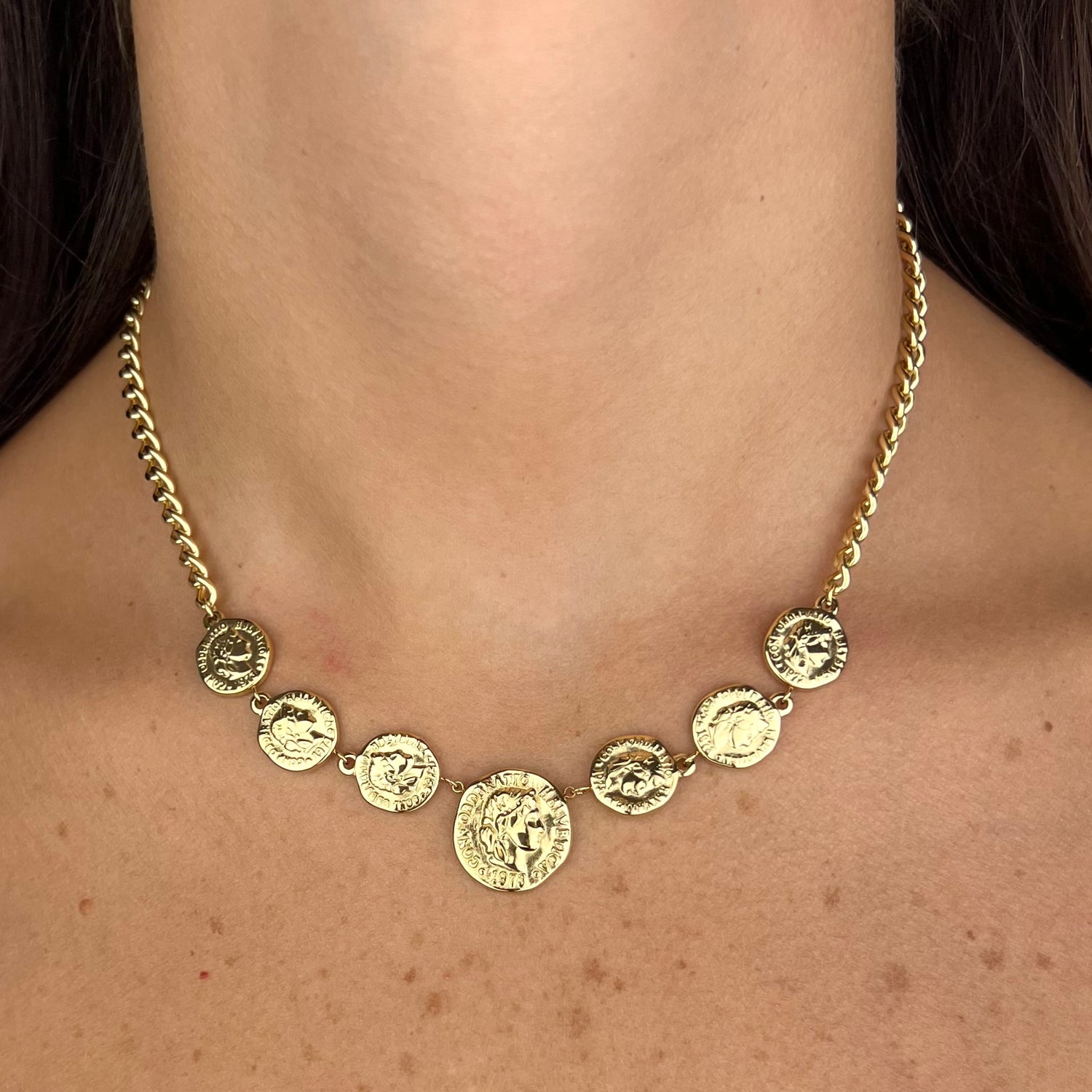 Collar de medallas de cadena