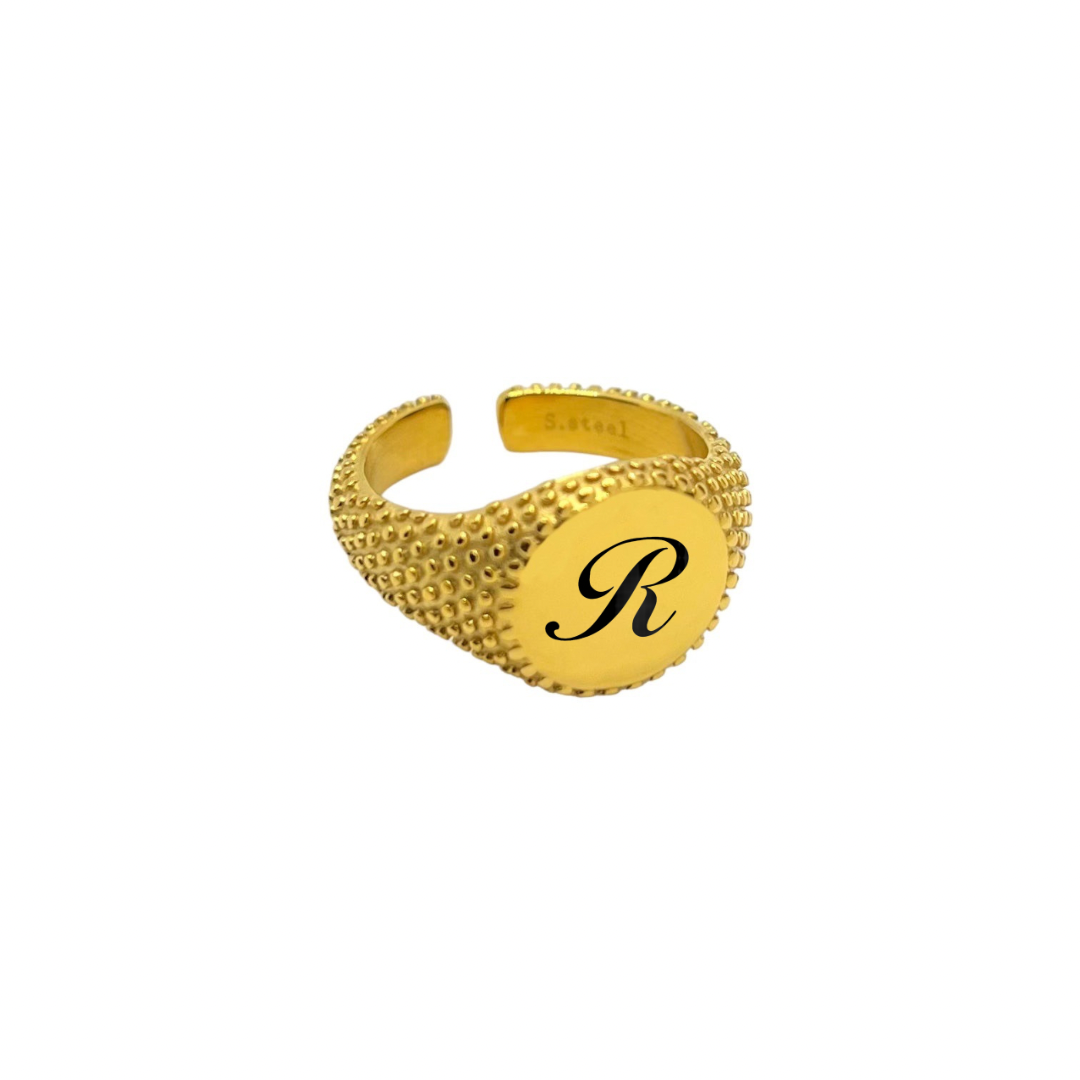 Anillo de caballero con tachuelas