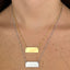 Collar con etiqueta