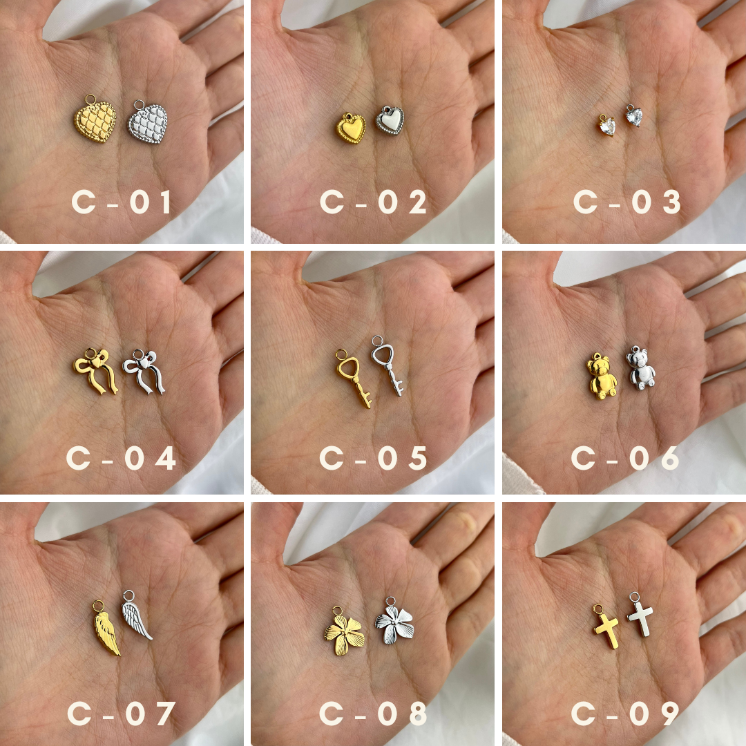 Collana Charmed in oro - vista laterale