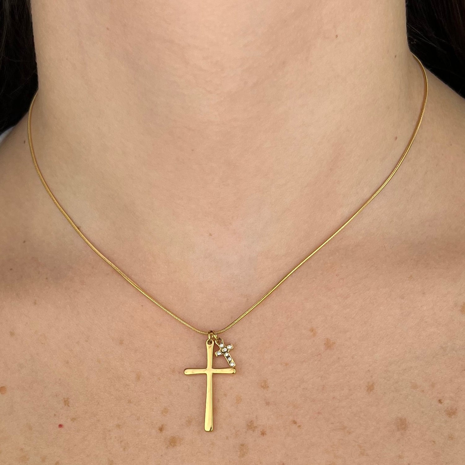 Collar de doble cruz