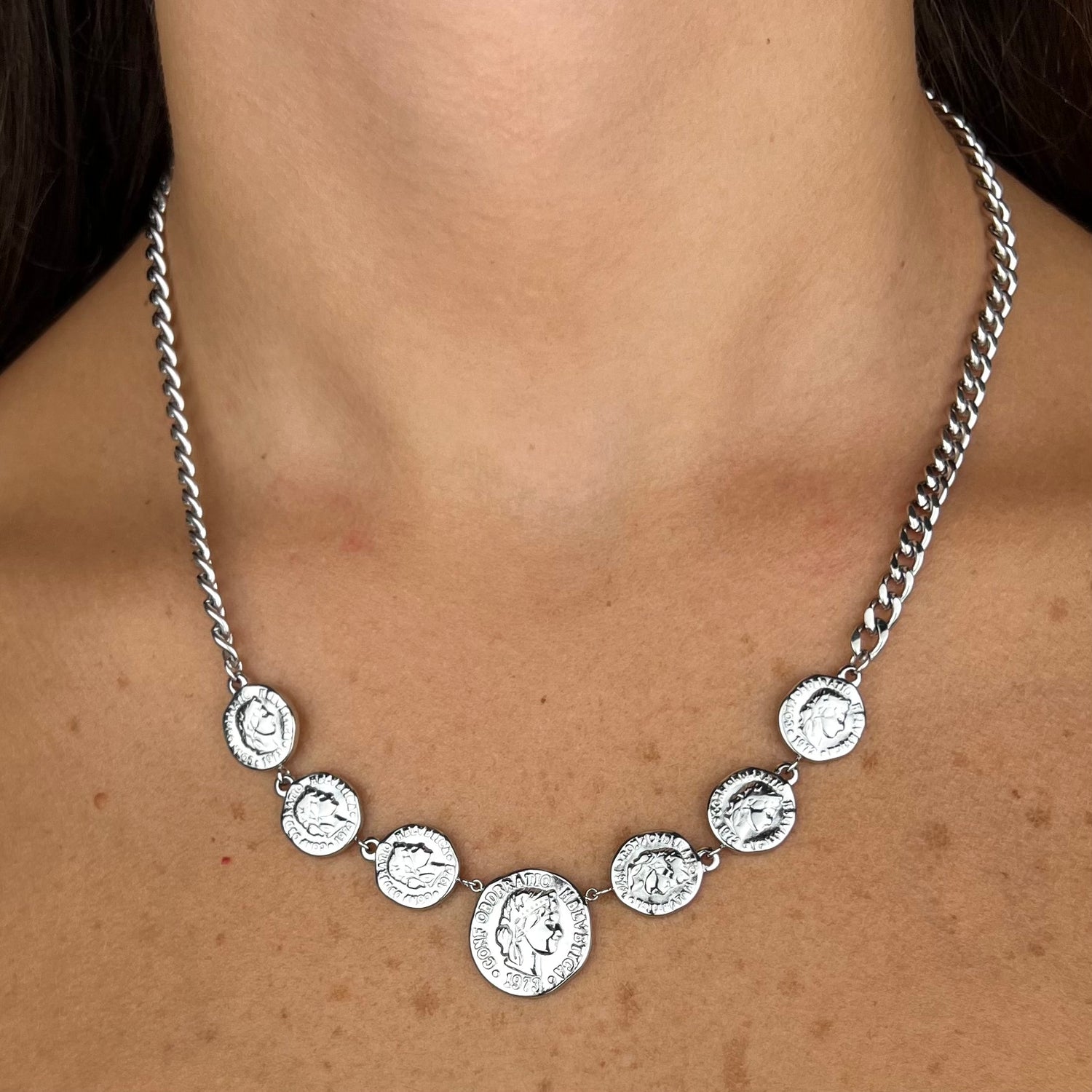 Collar de medallas de cadena