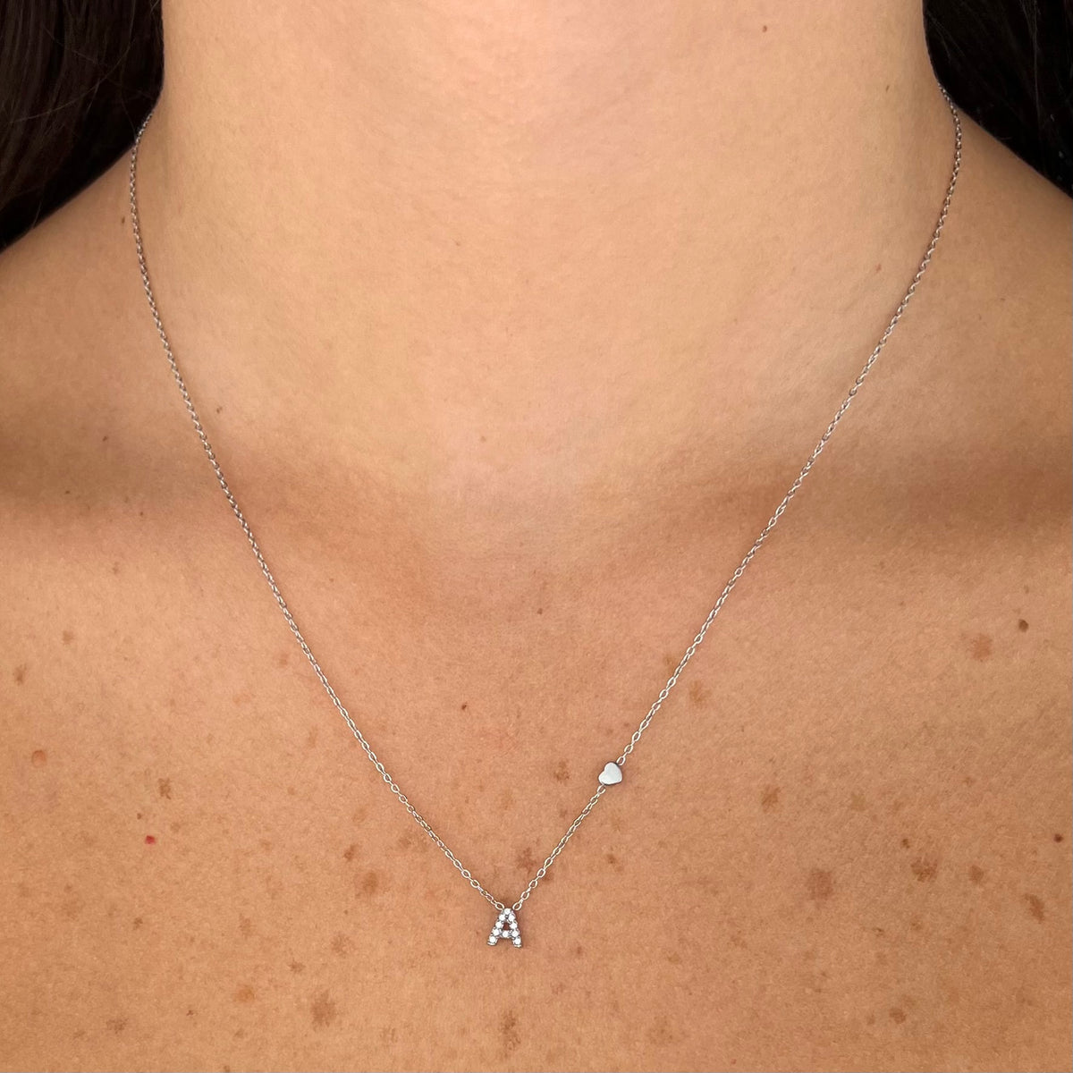 Collana Micro Letter Pavè - vista laterale