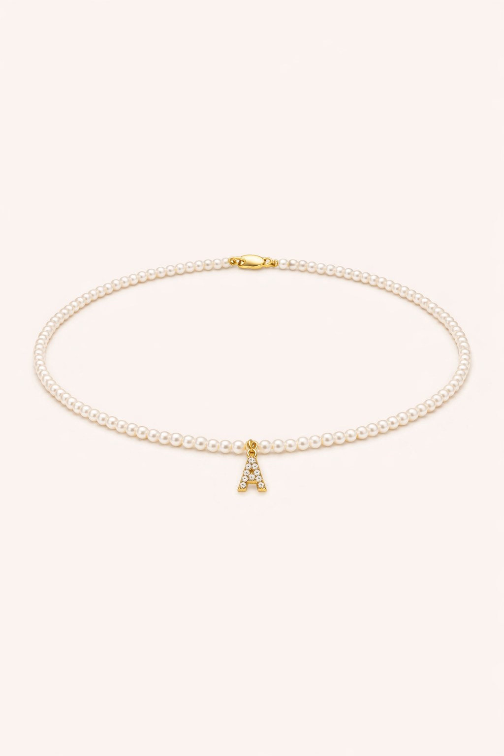 Collana Micropearl Initial — Packshot collana di perline con ciondolo lettera A