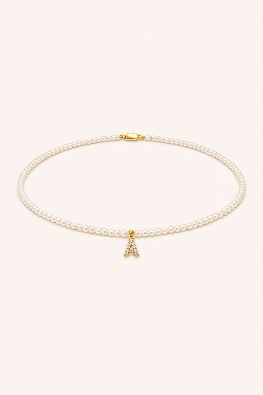 Collana Micropearl Initial — Packshot collana di perline con ciondolo lettera A