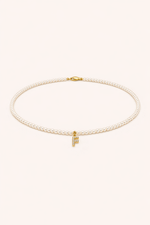 Collana Micropearl Initial — Packshot collana di perline con ciondolo lettera F