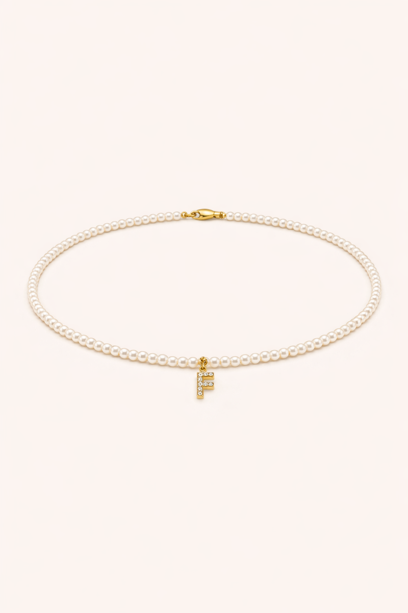 Collana Micropearl Initial — Packshot collana di perline con ciondolo lettera F
