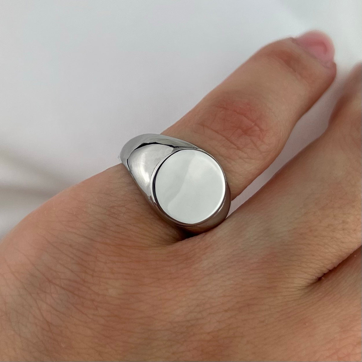 Anello Chevalier Simple Circle - vista laterale