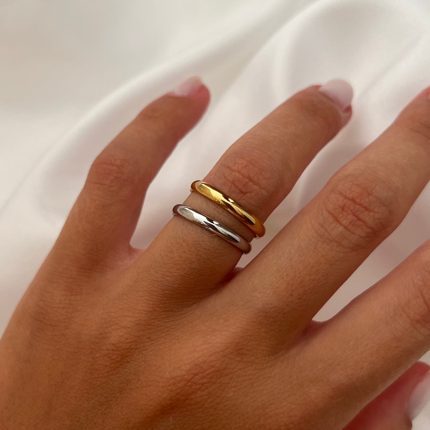 Anillo de banda delgada