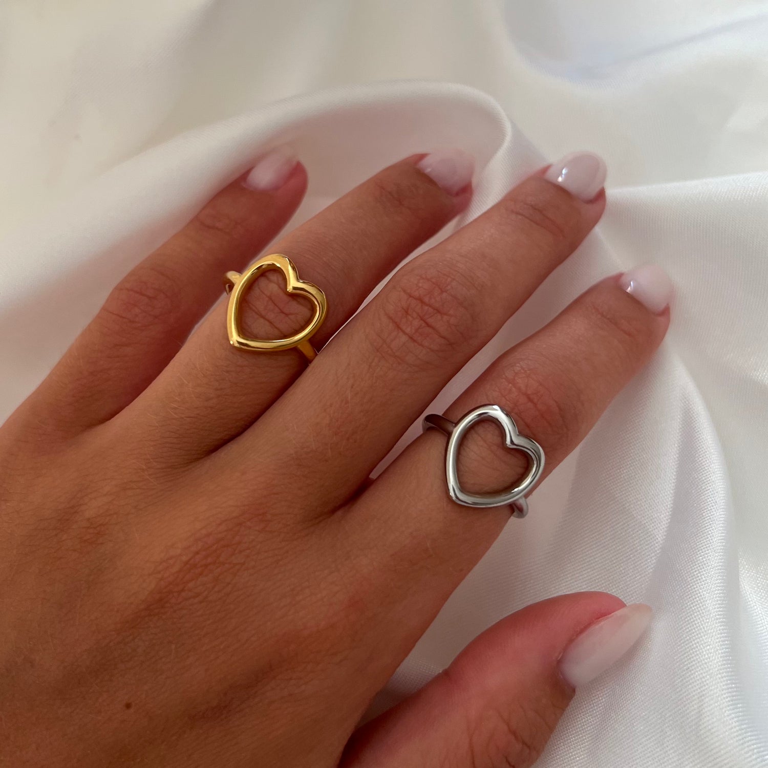 Anillo de corazón abierto