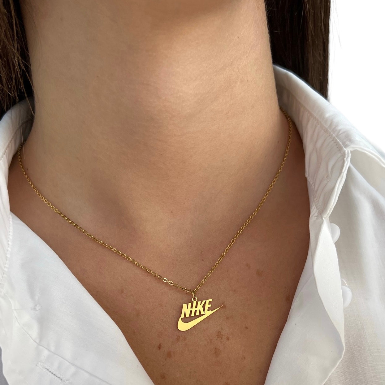 Collar Swoosh