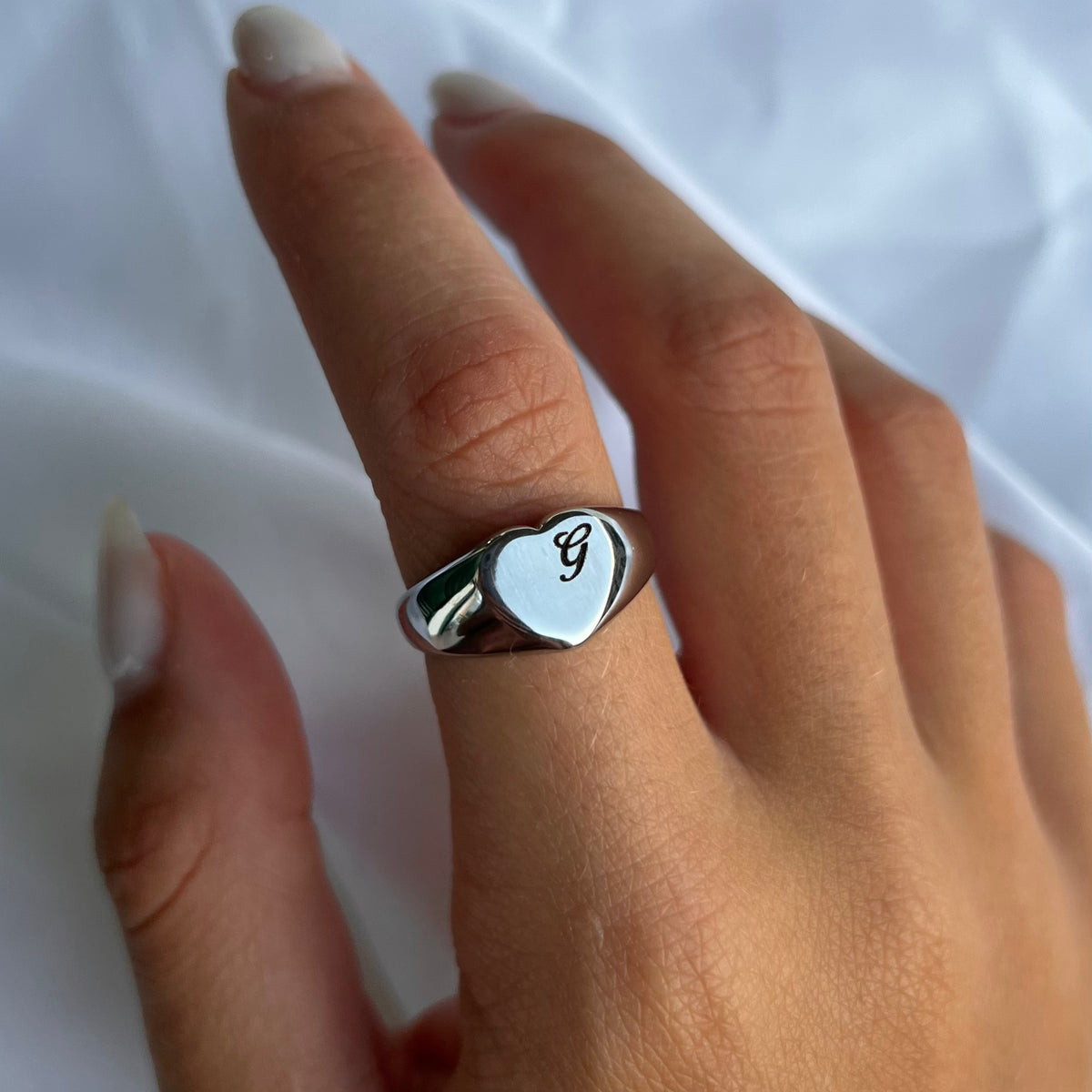 Anello Simple Heart con Incisione - vista frontale