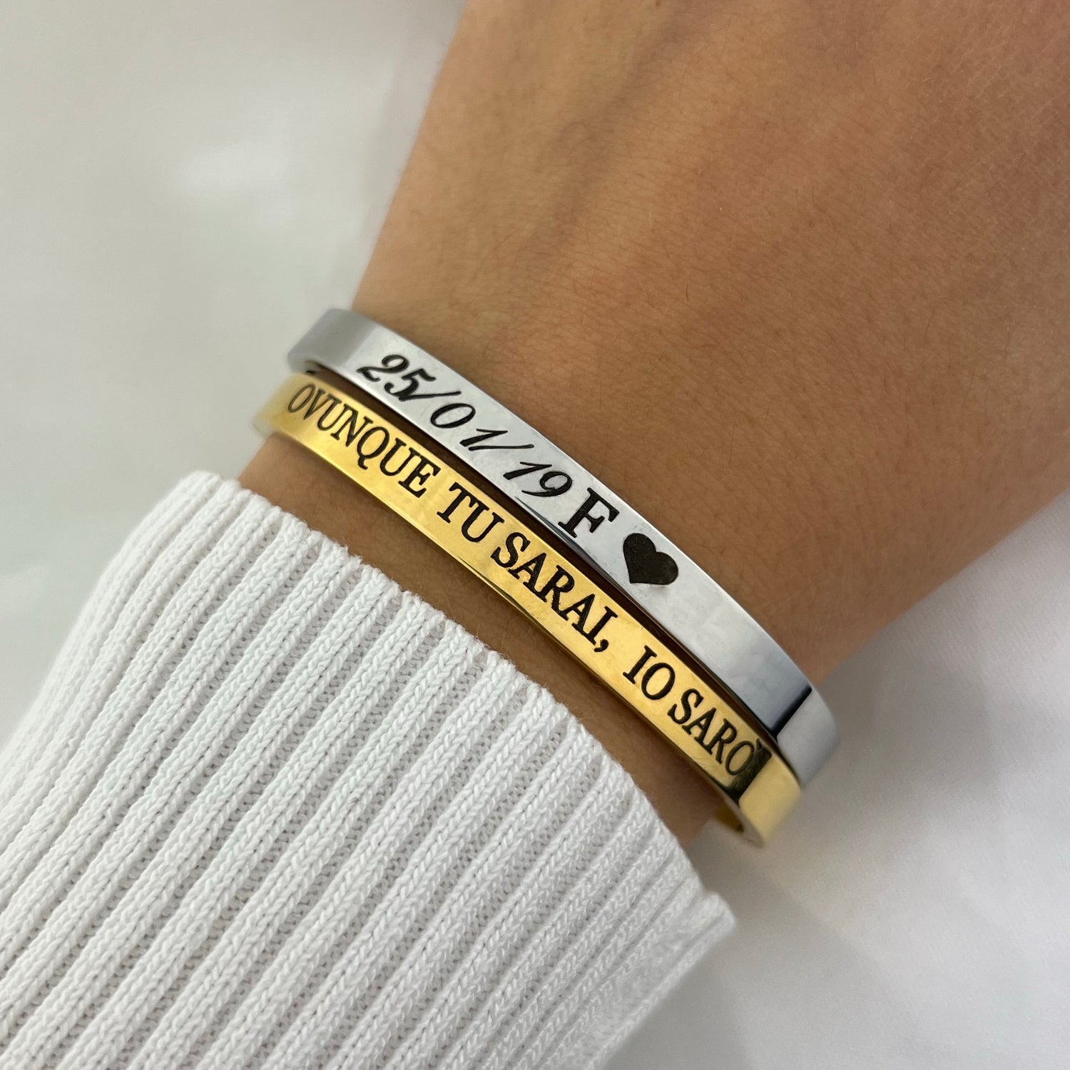 Pulsera de esposas sencilla con grabado