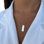 Collar con etiqueta colgante