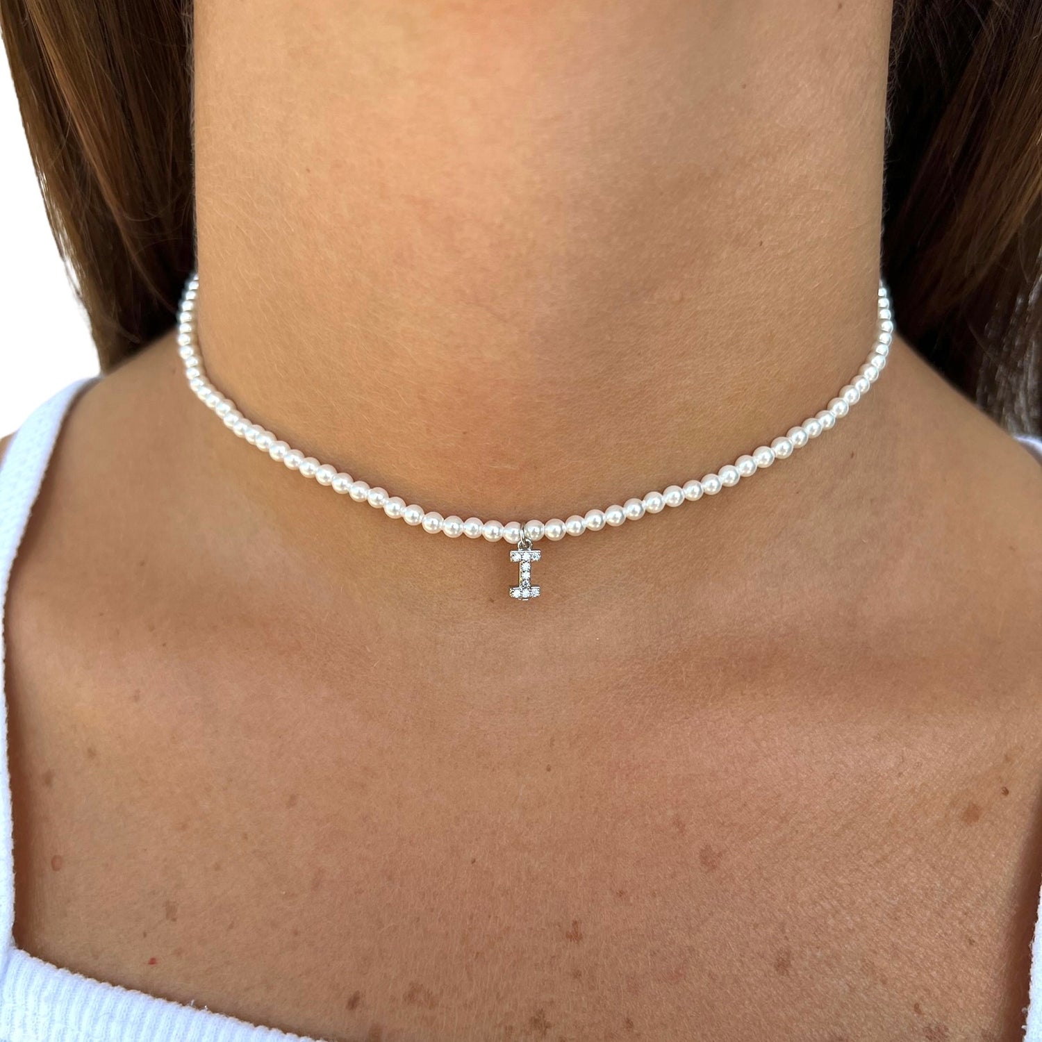 Collar con inicial de microperla