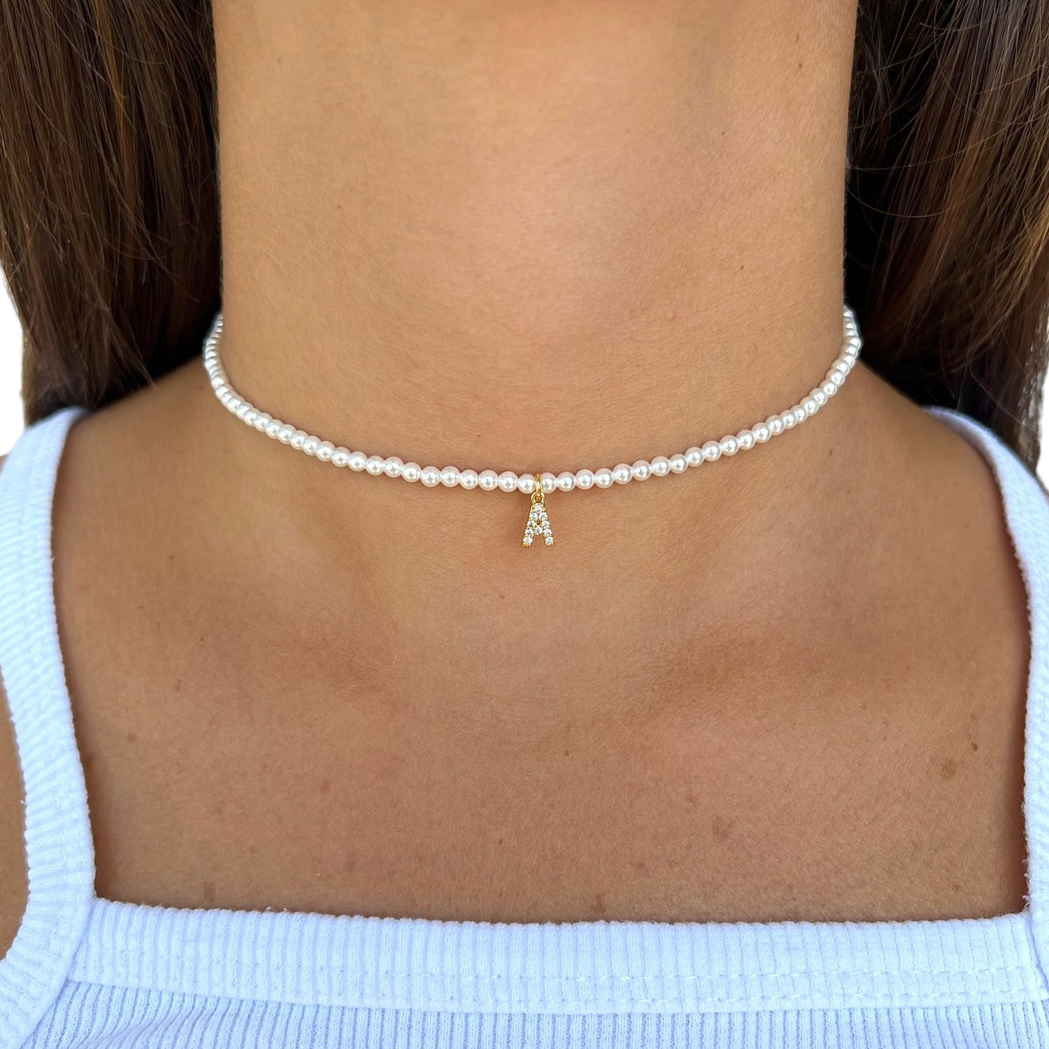 Collar con inicial de microperla